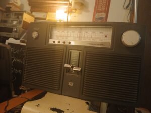 Realistic Concertmate 8 AM FM Radio