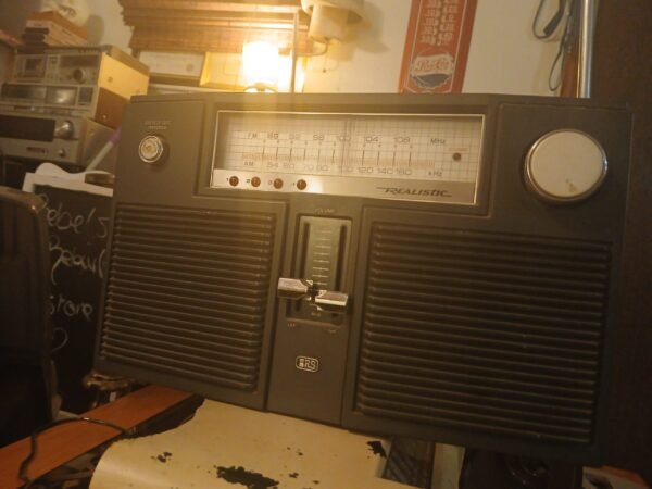Realistic Concertmate 8 AM FM Radio