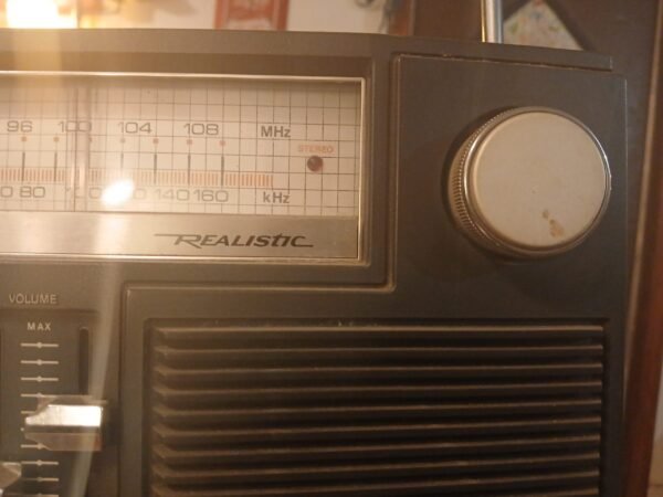 Realistic Concertmate 8 AM FM Radio - Image 6