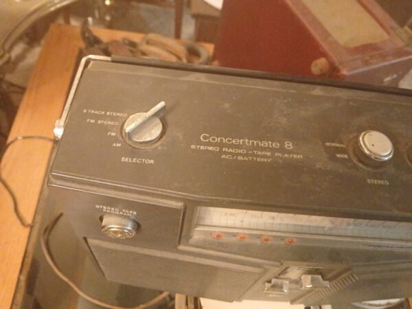 Realistic Concertmate 8 AM FM Radio - Image 9