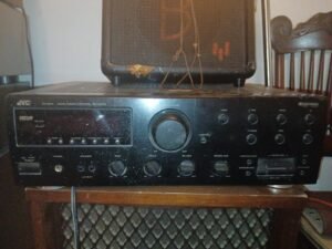 JVC RX-662V Audio/Video Control Reciever (+ Compu Link Remote)