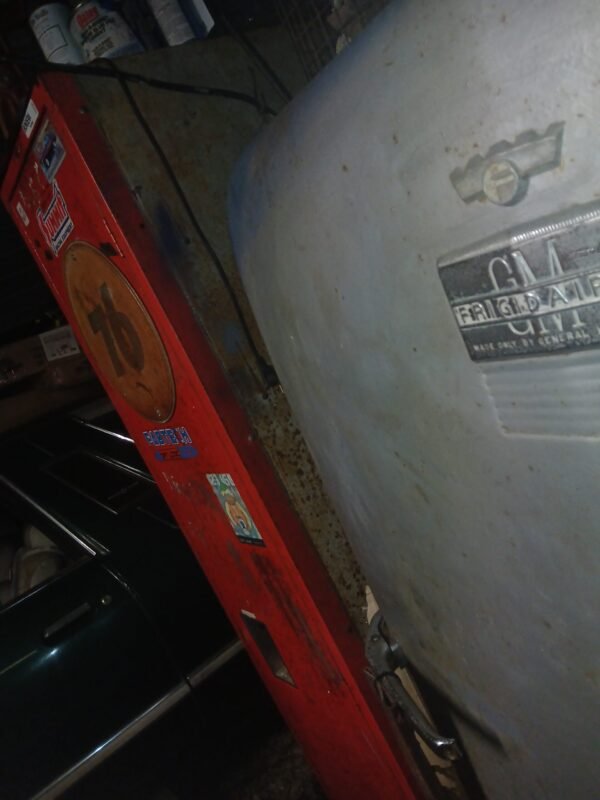 1940's GM Frigidaire Vintage Refrigerator - Image 4